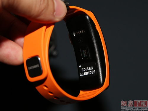 MWC 2014 三星Gear Fit智能手表圖賞，可穿戴設備制造的鮮活樣本